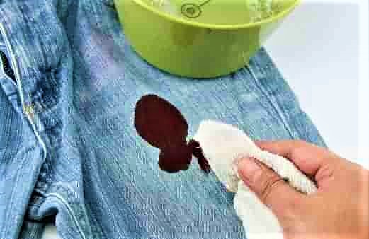 Как отстирать кровь с джинсов |Как убрать пятна засохшей крови