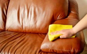 как отмыть чернила с кожи дивана